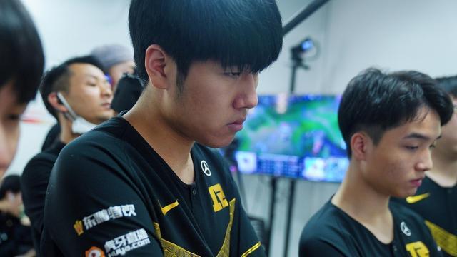 一名后场球 一名后场球