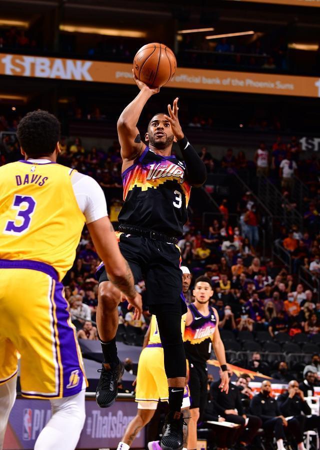 她通过控制 她通过控制