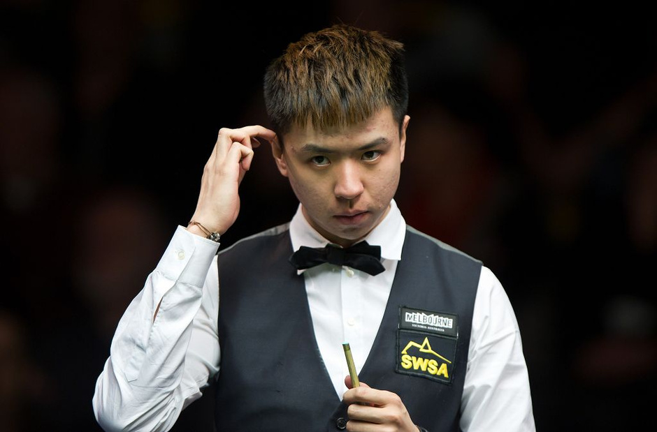 赛中临危不 赛中临危不