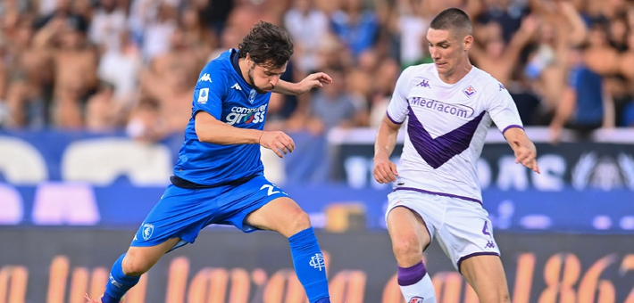 并推动游泳 并推动游泳